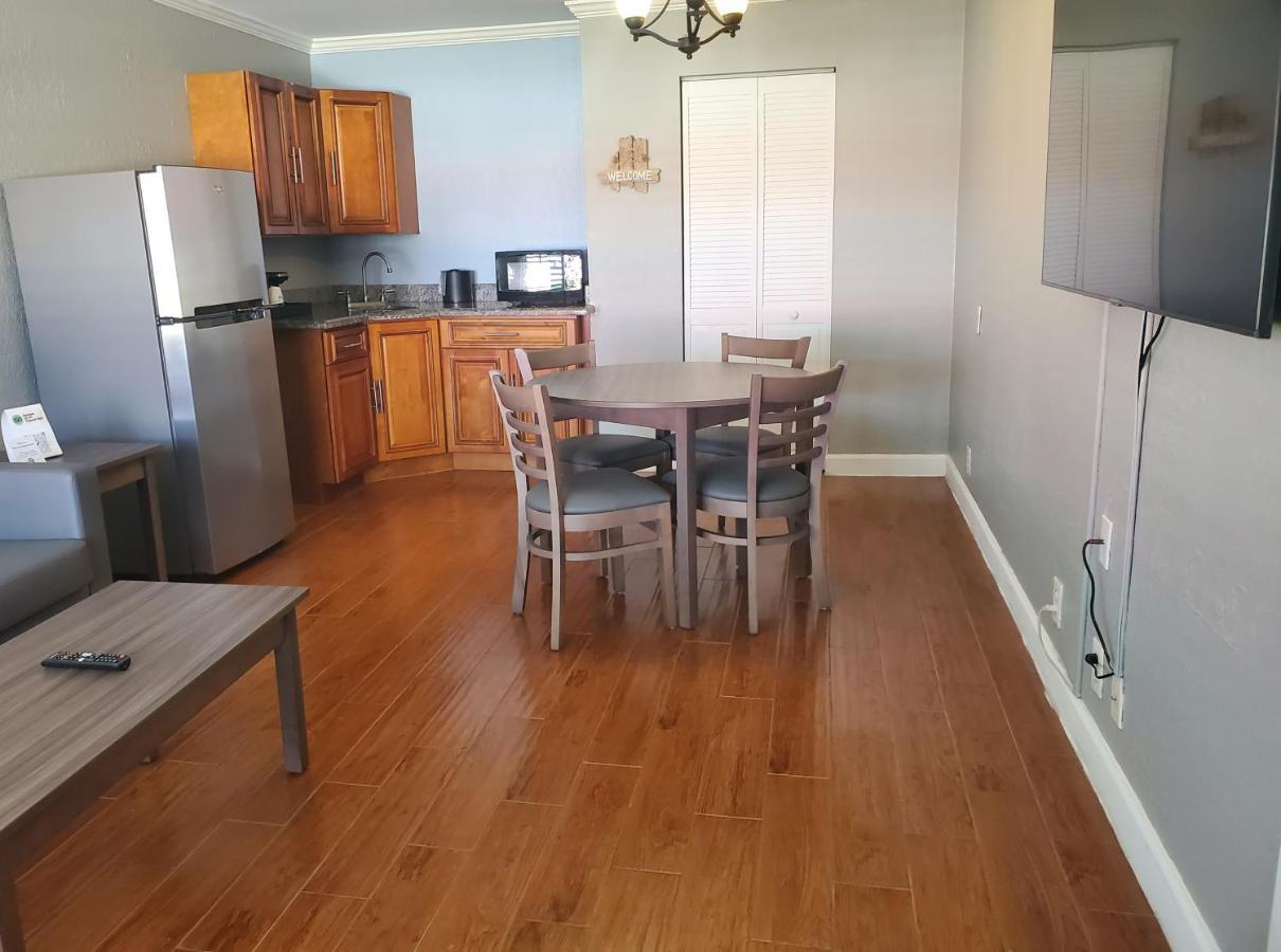 Vero Beach Inn & Suites Vero Beach I-95 (Adults Only) Εξωτερικό φωτογραφία